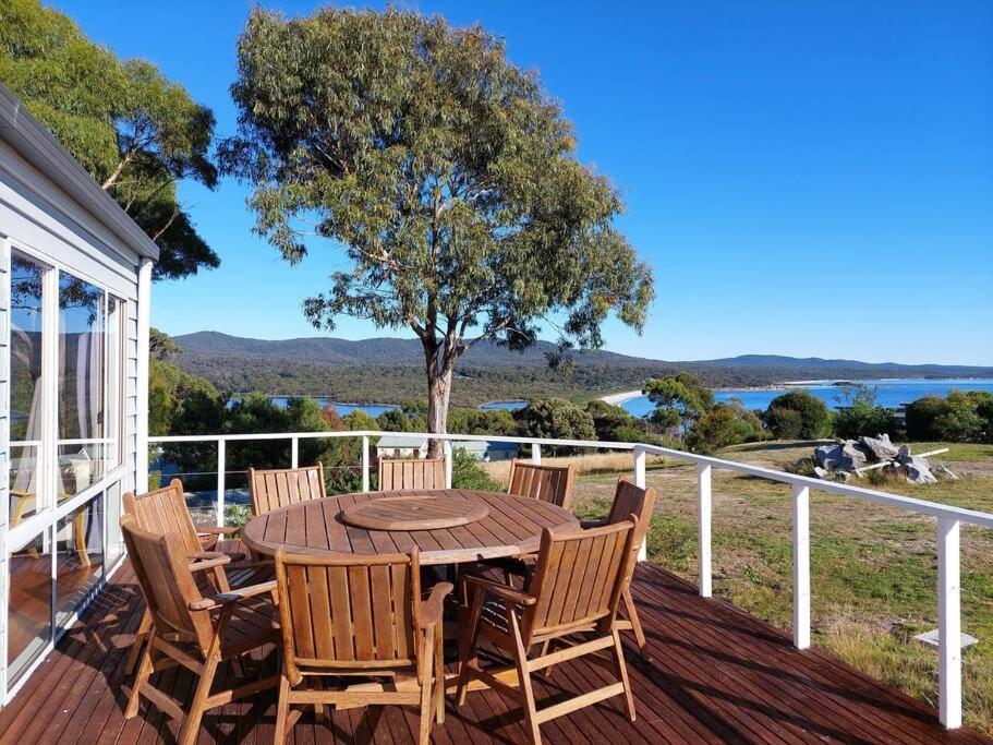 Old Salty Villa Binalong Bay Exterior photo